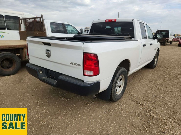 2015-dodge-1500-image-3