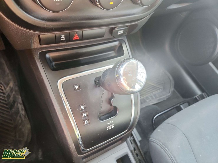 2010-jeep-compass-image-22