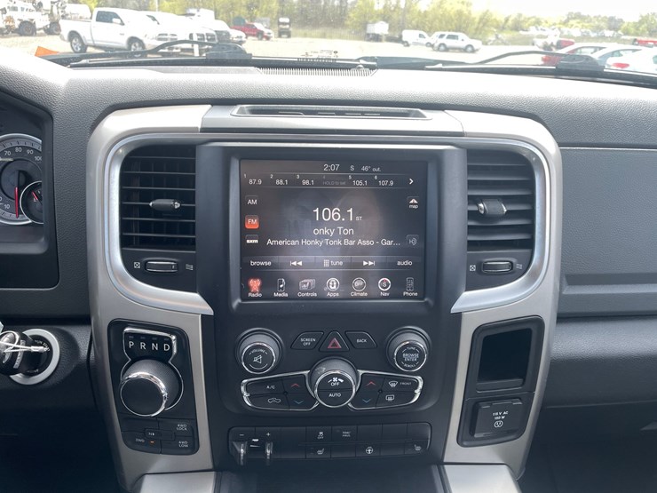 2015-dodge-1500-image-21