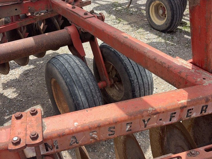 massey-ferguson-820-image-12