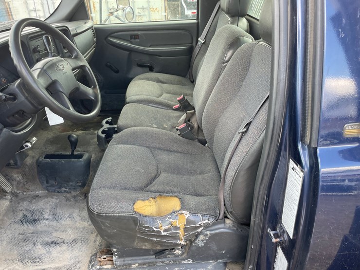 2005-chevrolet-3500-image-35