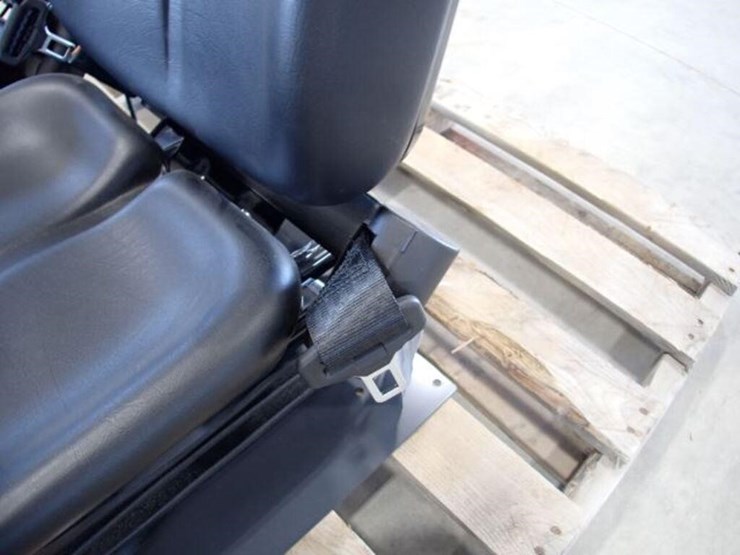 qty-of-(2)-cobo-tractor-seats-image-8