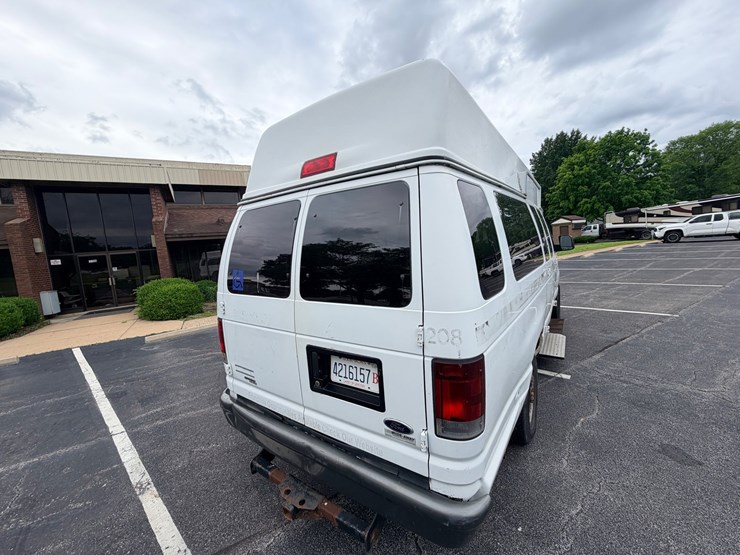 #24064-•-2007-ford-econoline-wagon-van-image-11