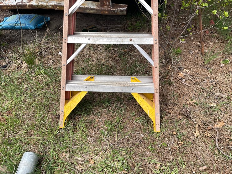 #2853-•-8'-step-ladder-(or)-image-6