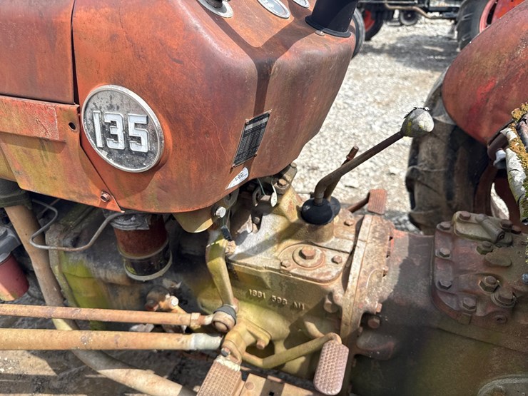 massey-ferguson-135-image-26
