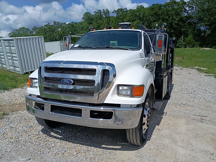 2005-ford-f750-image-16
