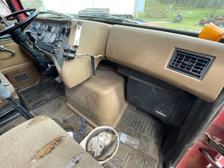 1989-ford-l9000-image-25