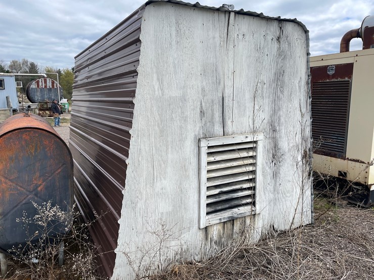 #2821-•-shed-with-contents-(g)-image-10