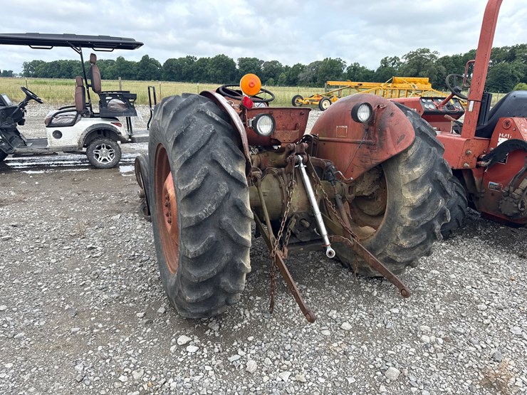 massey-ferguson-135-image-4
