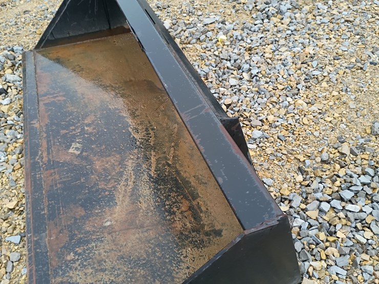 #24745-•-72"-smooth-bucket-skid-steer-attachment-image-6