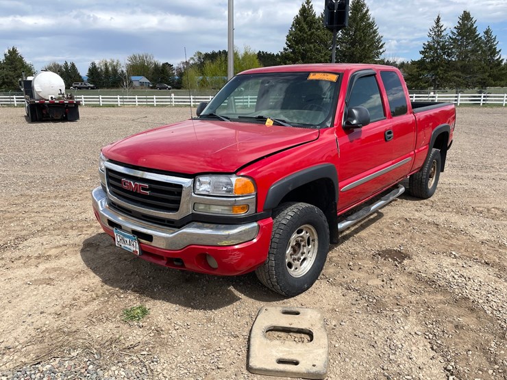 #1304-•-2005-gmc-sierra-pickup-truck-*non-runner*-(has-mn-title)-image-1