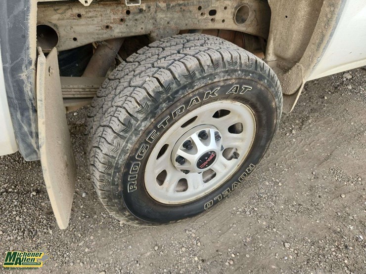 2017-gmc-sierra-2500hd-image-14