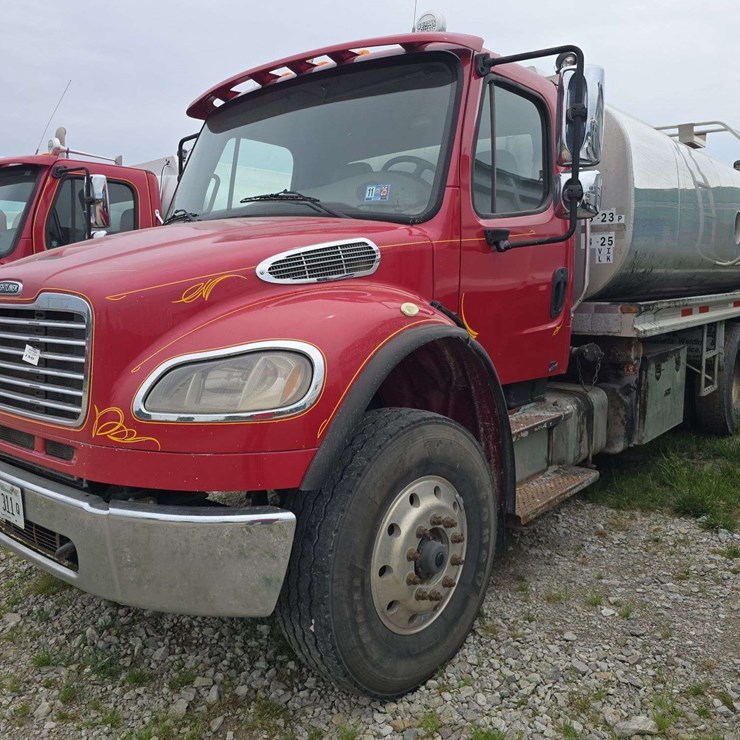 2014 FREIGHTLINER M2 106