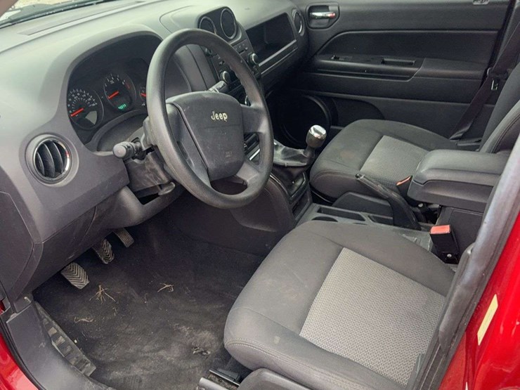 2010-jeep-compass-sport-image-11