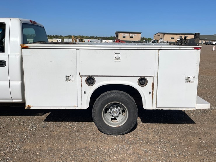 2007-chevrolet-3500-image-15