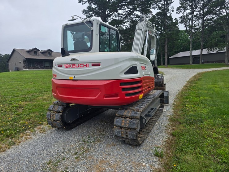 2024-takeuchi-tb290-image-17