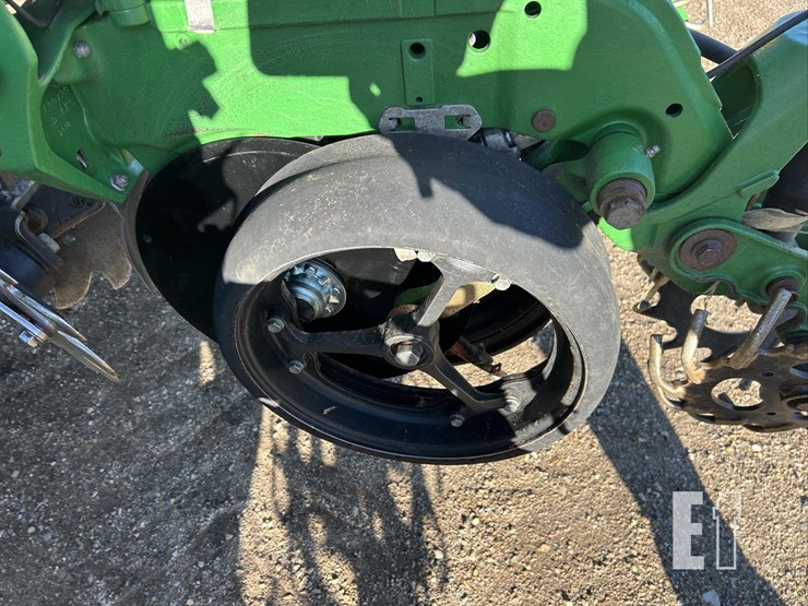 2023-john-deere-db90-image-31