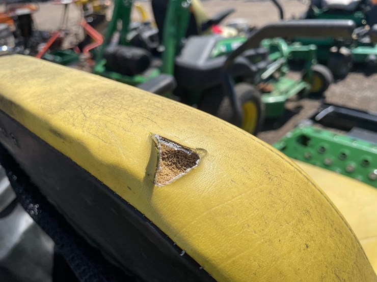 2020-john-deere-z915e-image-13