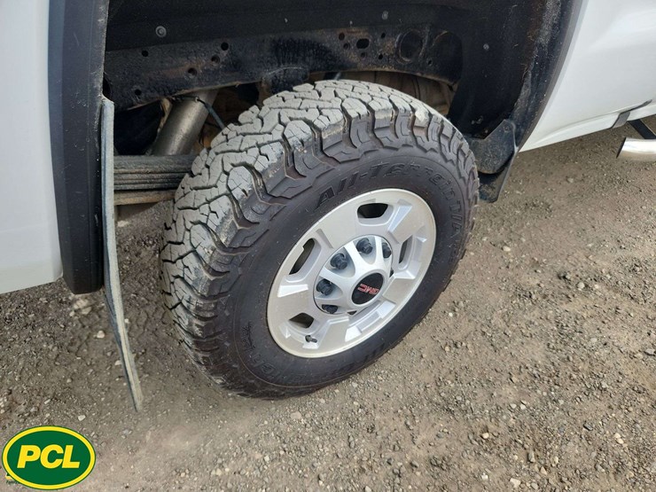 2017-gmc-sierra-2500hd-image-13