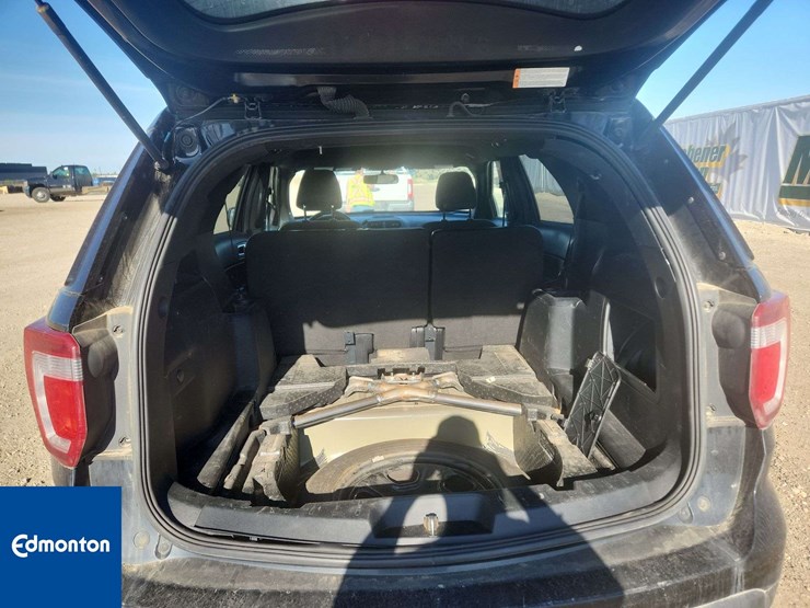 2018-ford-explorer-image-16