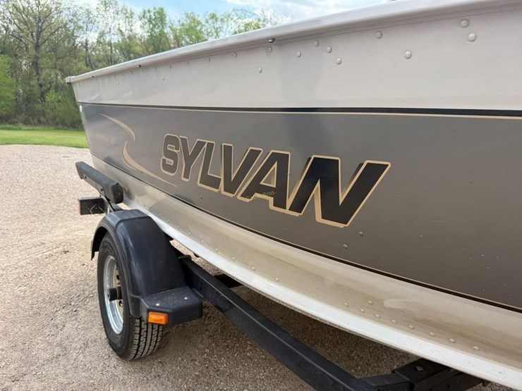 15'-sylvan-1600-expedition-lx-fishing-boat-image-15