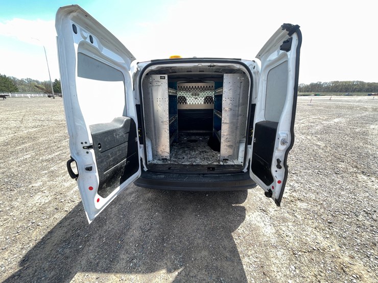#1412-•-2017-ram-promaster-cargo-van-(has-mn-title)-image-18