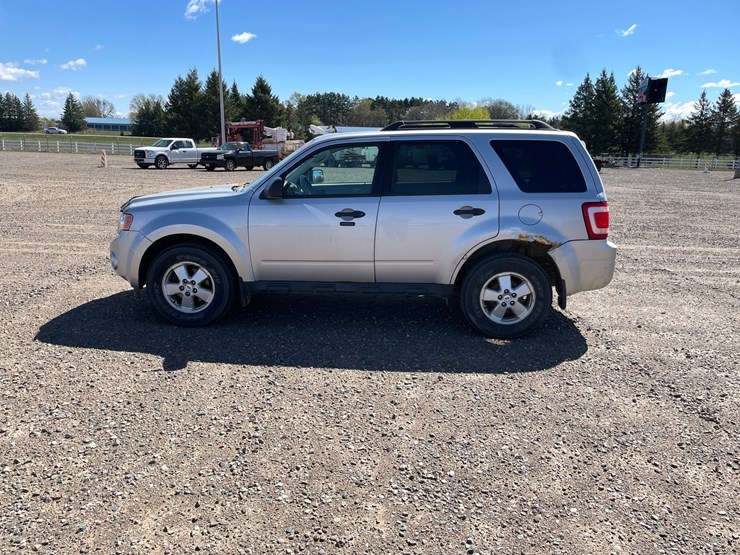2011-ford-escape-xlt-image-2