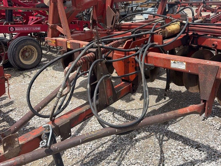 massey-ferguson-820-image-4