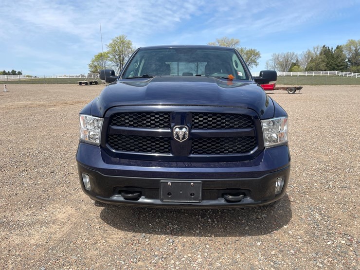 2015-dodge-1500-image-8