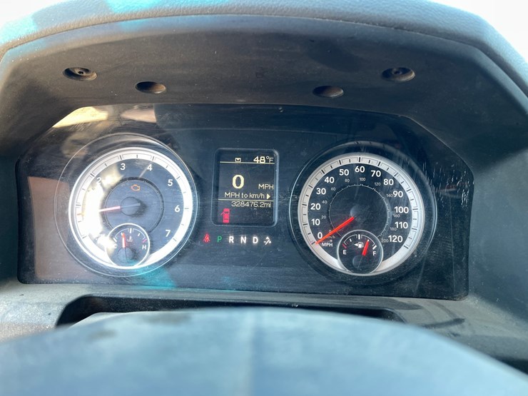 2015-dodge-3500-image-19