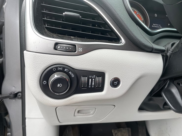 2019-jeep-cherokee-limited-image-29