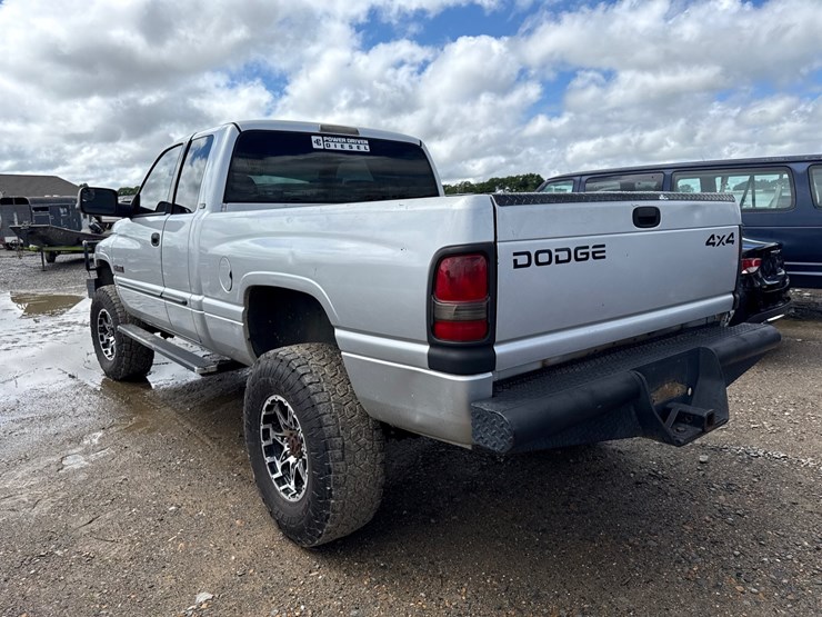 2001-dodge-2500-image-4