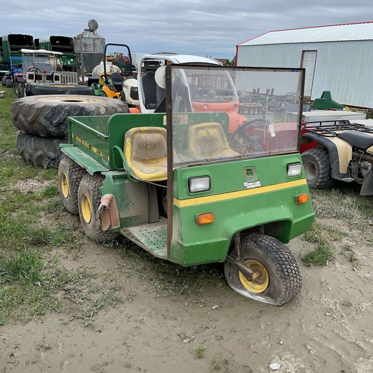 JOHN DEERE GATOR