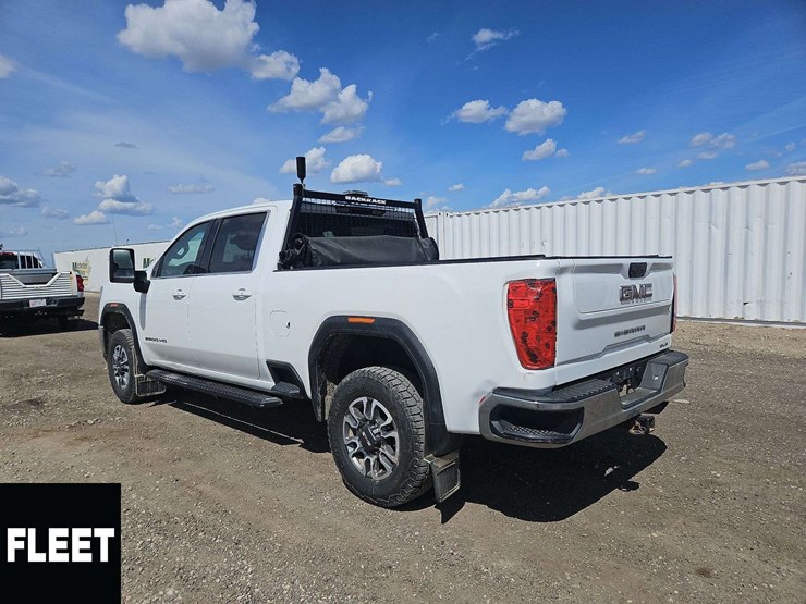 2022-gmc-sierra-2500hd-image-3