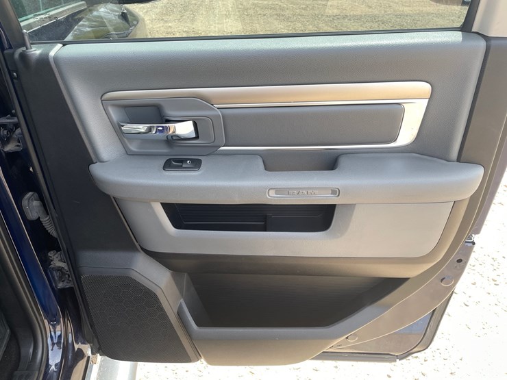 2015-dodge-1500-image-29