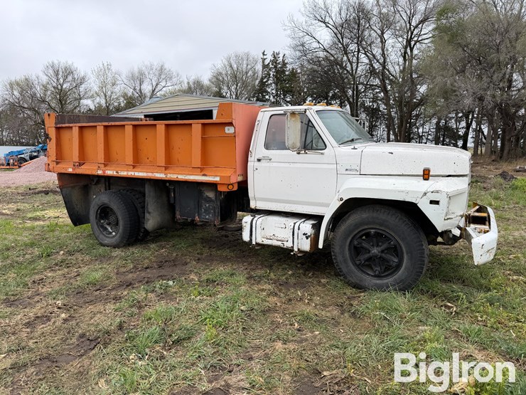 1984-ford-f700-image-4