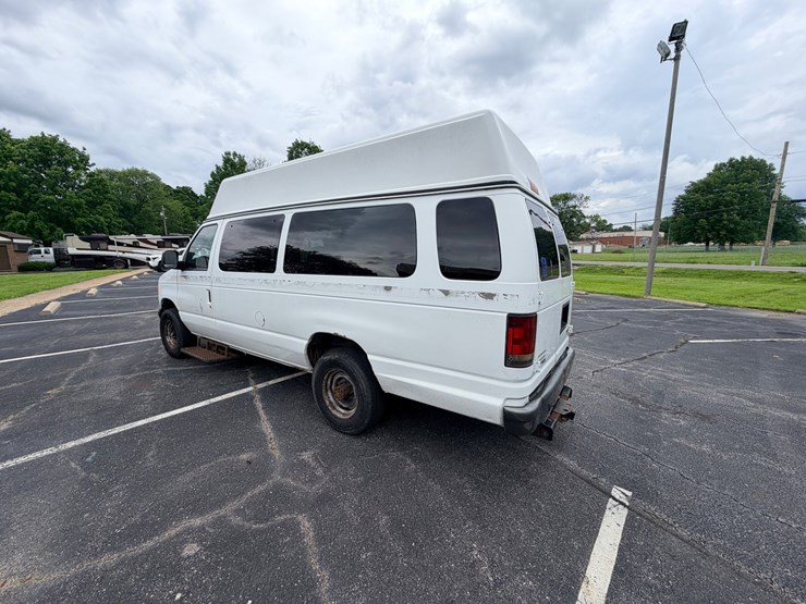 #24064-•-2007-ford-econoline-wagon-van-image-8