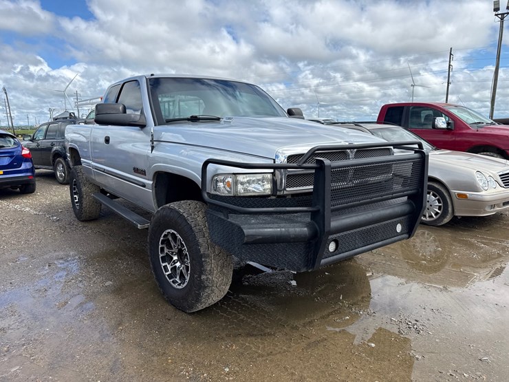 2001-dodge-2500-image-2