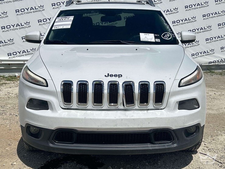 2016-jeep-cherokee-image-29