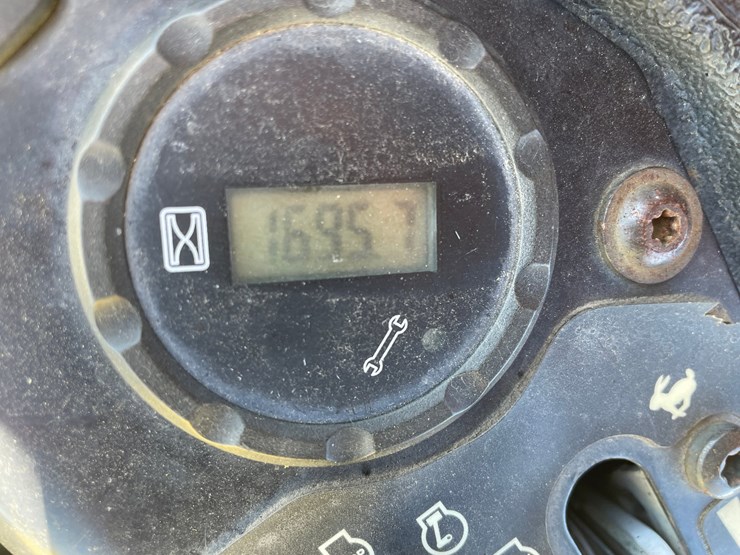 2016-john-deere-z915b-image-13