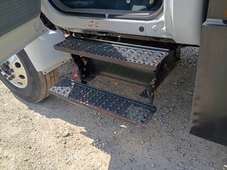 2005-ford-f750-image-33