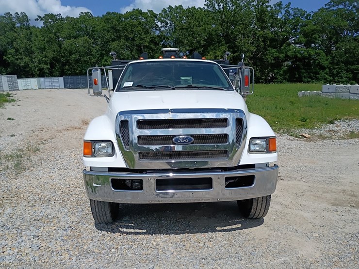 2005-ford-f750-image-15
