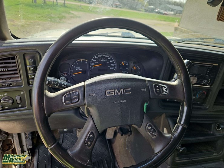 2004-gmc-sierra-2500hd-image-28