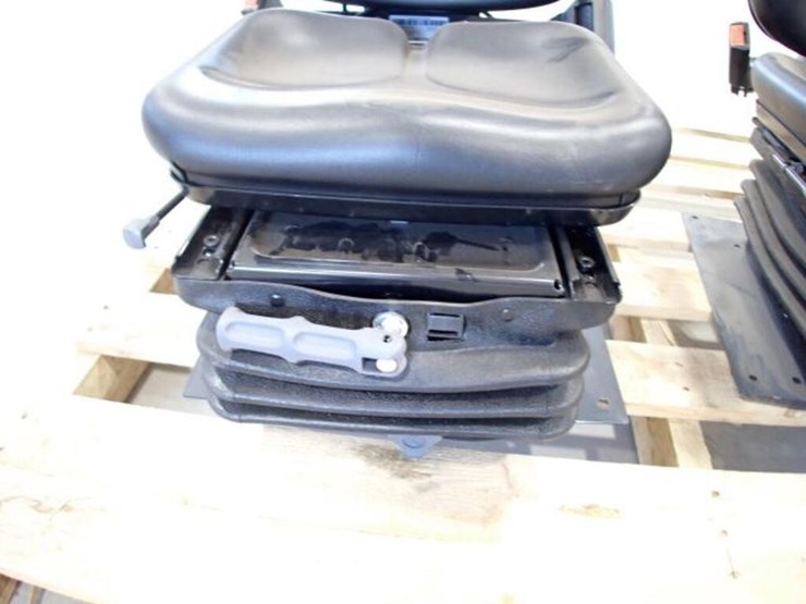 qty-of-(2)-cobo-tractor-seats-image-16