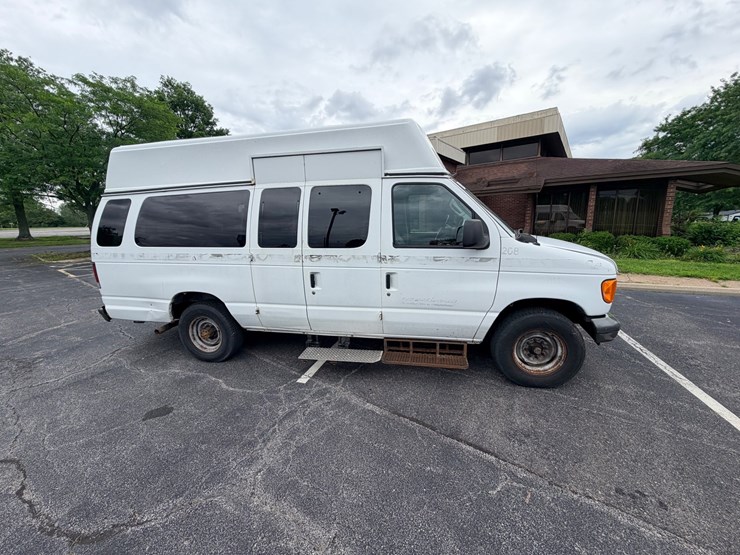 #24064-•-2007-ford-econoline-wagon-van-image-15