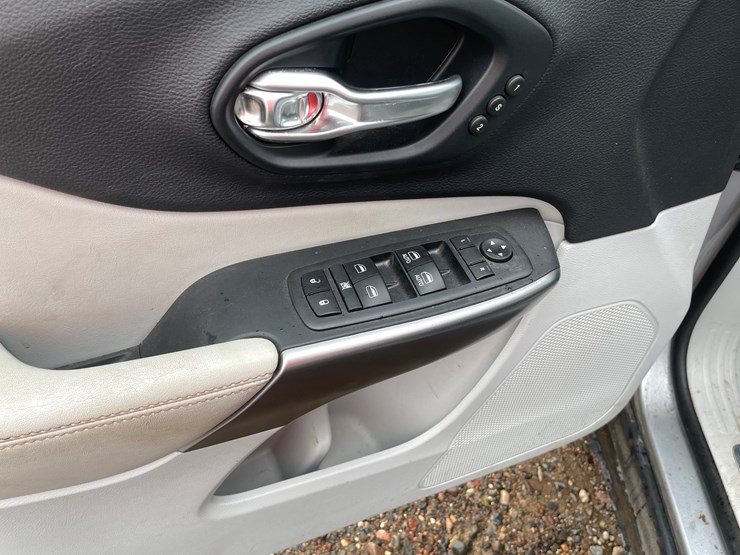 2019-jeep-cherokee-limited-image-23