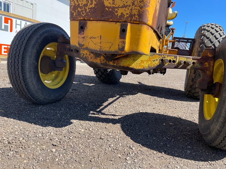 john-deere-302d-image-8
