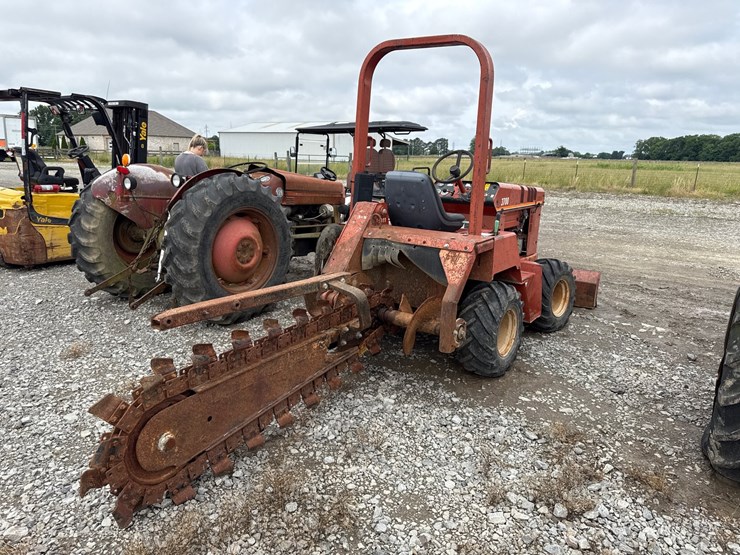 ditch-witch-3700-image-4