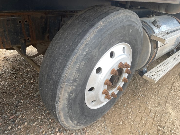 #1319-•-2011-freightliner-dump-truck-(has-mn-title)-image-26