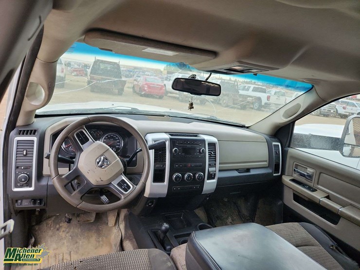 2011-dodge-3500-image-15